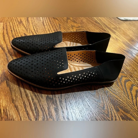 Adrienne vittadini perforated flats in excellent like new condition size 10​ - Picture 3 of 8